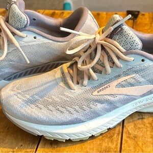 Brooks Women's Athletic Shoes - Light Gray and Lavender